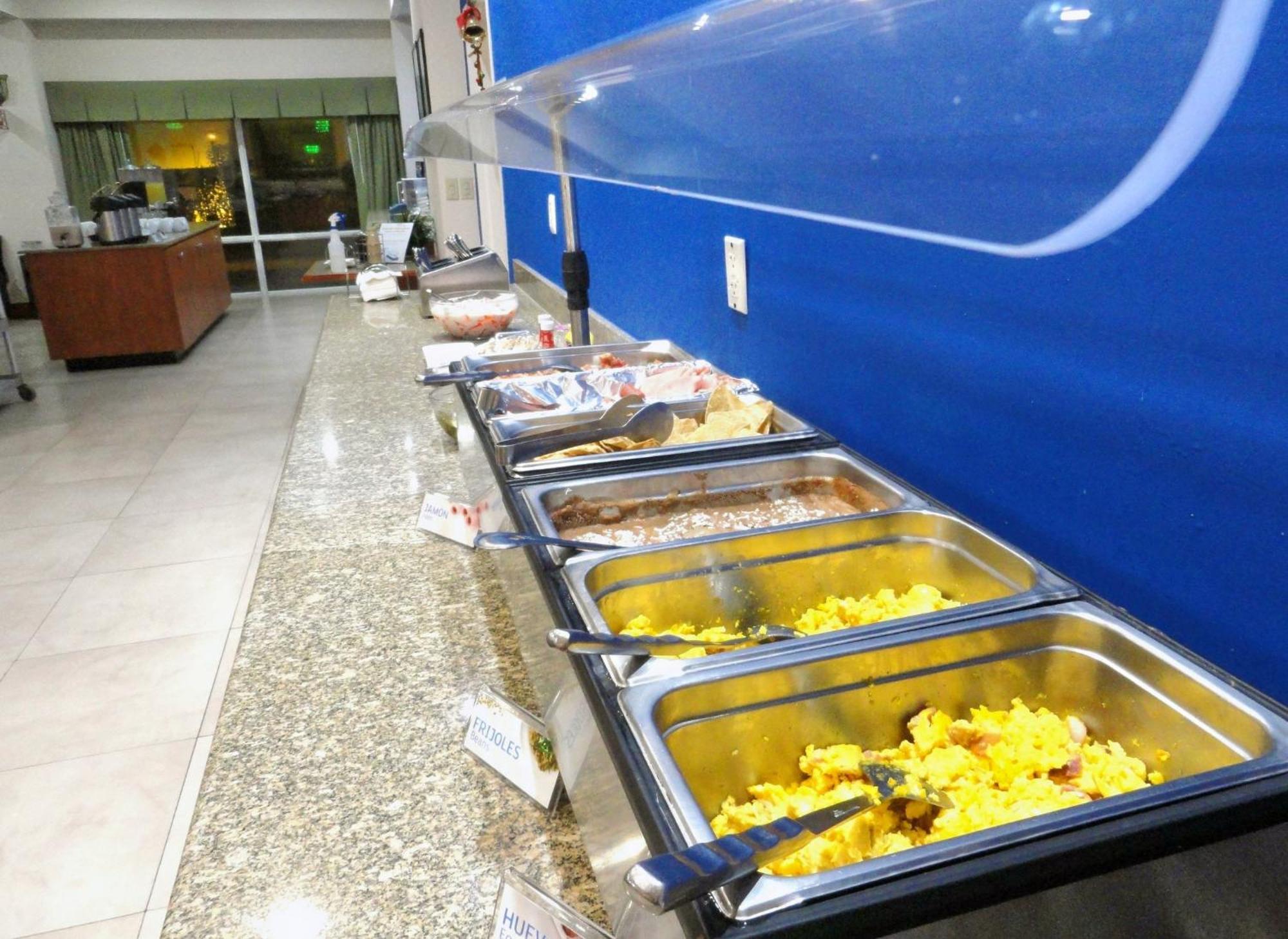 Holiday Inn Express & Suites Toluca Zona Aeropuerto By Ihg Bagian luar foto