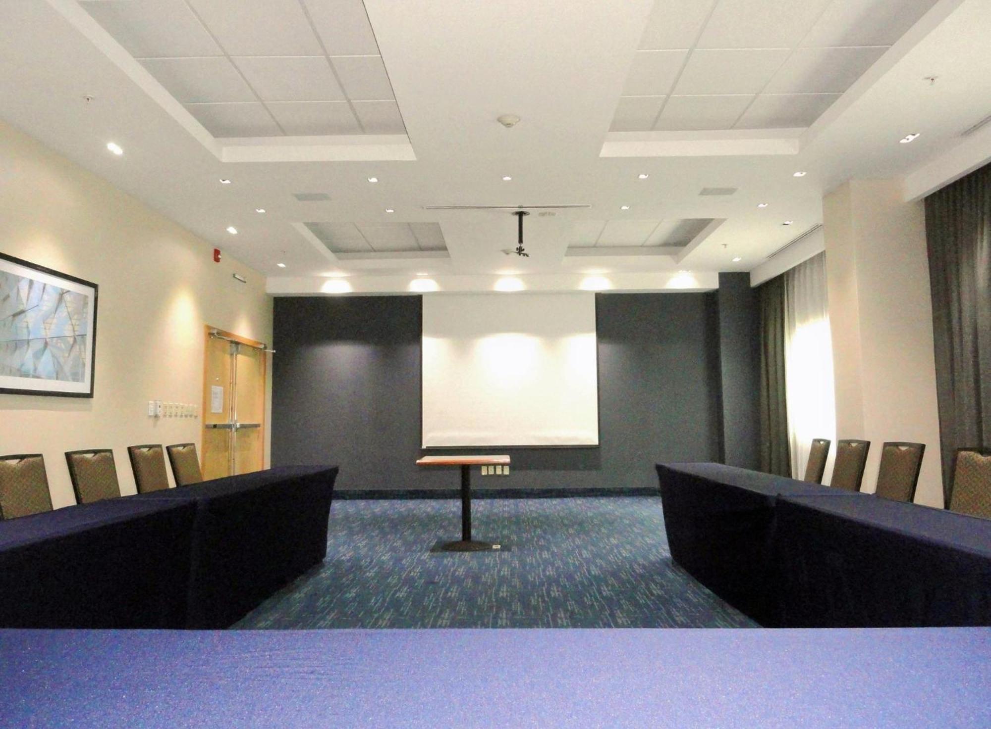 Holiday Inn Express & Suites Toluca Zona Aeropuerto By Ihg Bagian luar foto