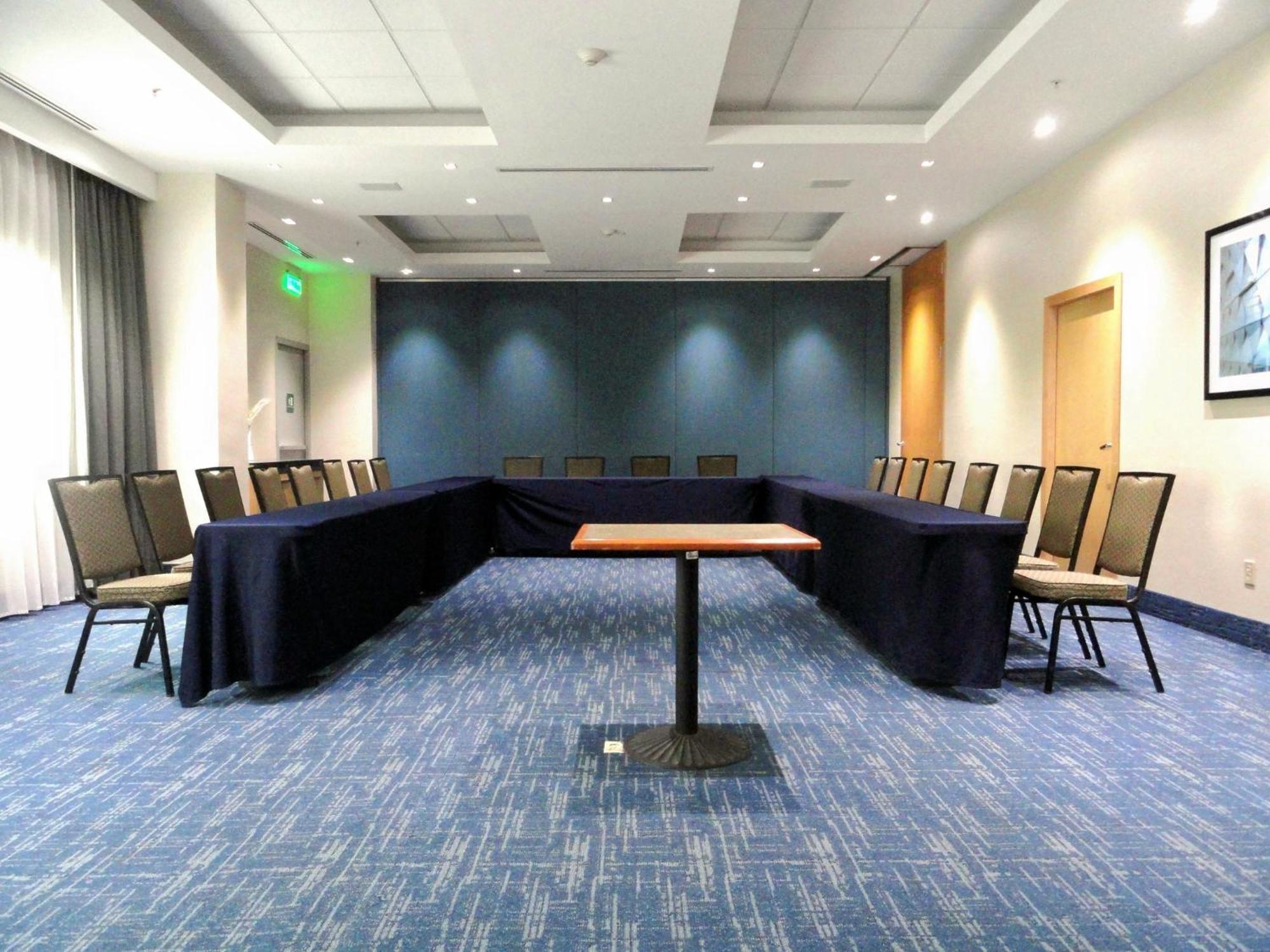 Holiday Inn Express & Suites Toluca Zona Aeropuerto By Ihg Bagian luar foto