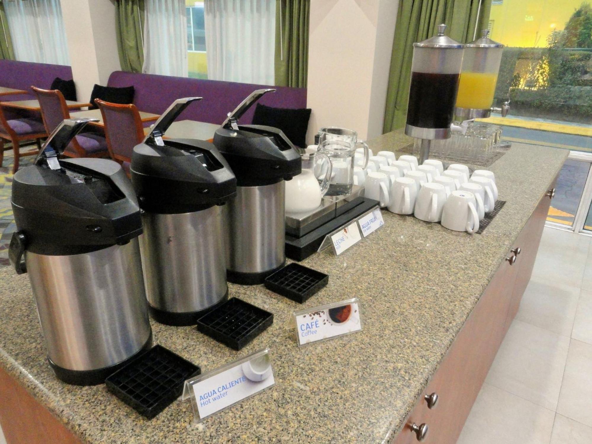Holiday Inn Express & Suites Toluca Zona Aeropuerto By Ihg Bagian luar foto
